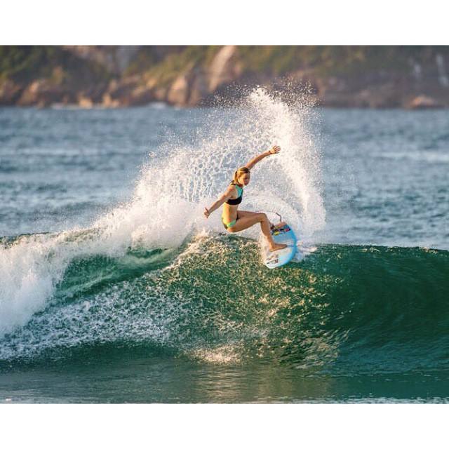 cbssurfer:  Bianca Buitendag… free your fins  I