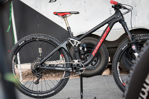 papapapapanda: (via 2016 Turner RFX 4.0 Carbon - 2016 Trail and Enduro Bikes at Interbike - Mountai