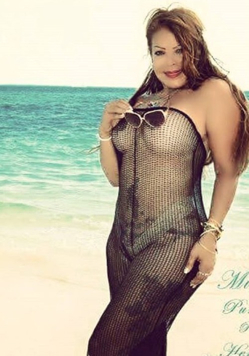 ajodelpai:  Para un bellaco y otros que llevan meses aquí miss Coco 😉personalmente no me gusta la mujer hecha completamente pero se le puede dejar caer 😈😜