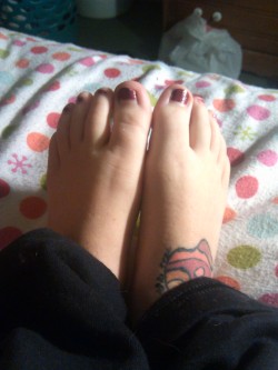 barefootlover:  very cute submission today…thanks so much!!!