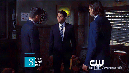 winnchestur:  can’t deal with castiel wearing a tie properly 