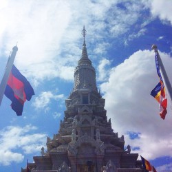 miabakerphotography:  Ancient temple in #Cambodia