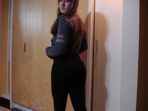 Teen Girl with PERFECT Ass (more in private)