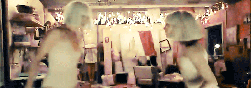 stefon-rneyers: Kristen Wiig and Maddy Ziegler perform Chandelier with Sia at the