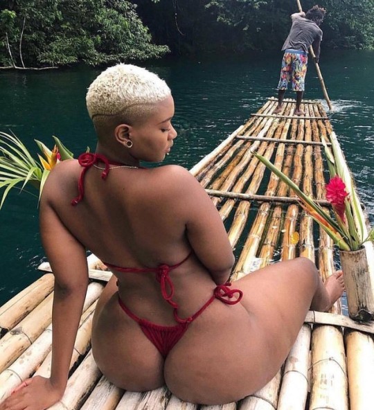 kingjazziedad:  DeliciouslySexy. CurvyLicious. BootiDelicious MaMs Kingdom. Jamaican 💜💜💜