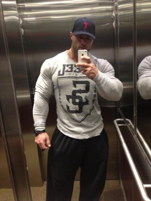 Sex drwannabe:  Frank McGrath [view all posts pictures