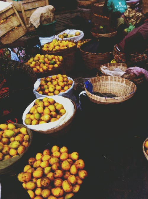 Fresh Mangoes on a Market day in Accra, Ghana Photography by Ofoe Amegavie, 2014