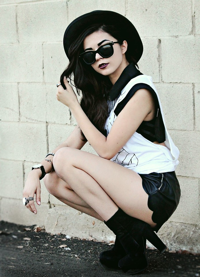 lookbookdotnu:  .Chamber of Reflection. (by Kendall Kay)