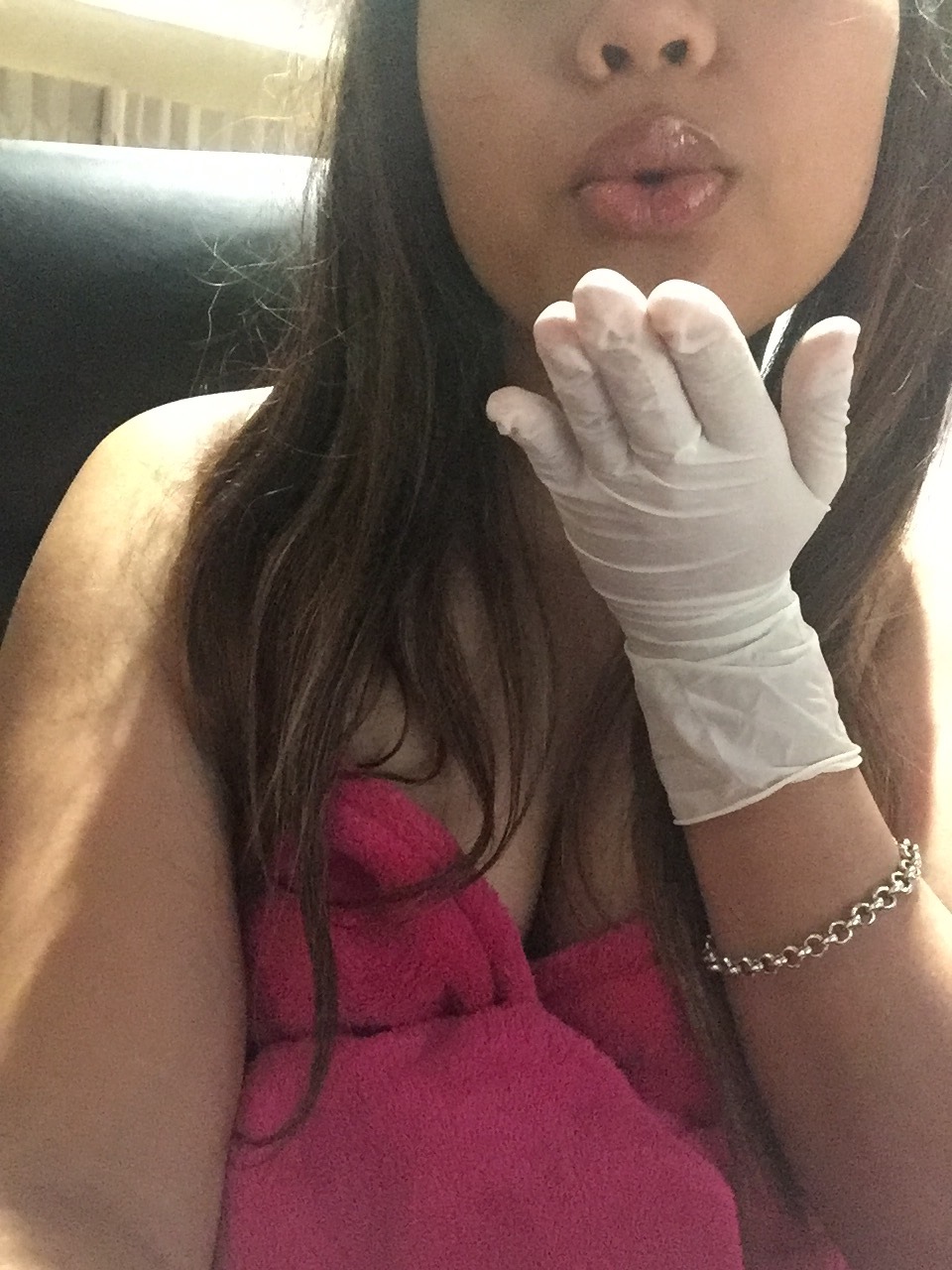glovebabe: Posing for all you beautiful people xo