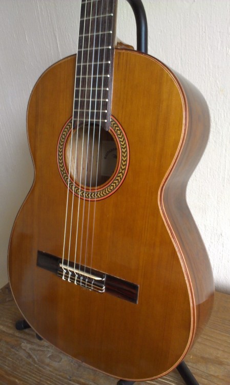Guitarra para concierto, fabricada en el taller de Don Alfredo Amezcua en Paracho Michoacán. Novedades de la semana en http://www.parachoguitar.com
