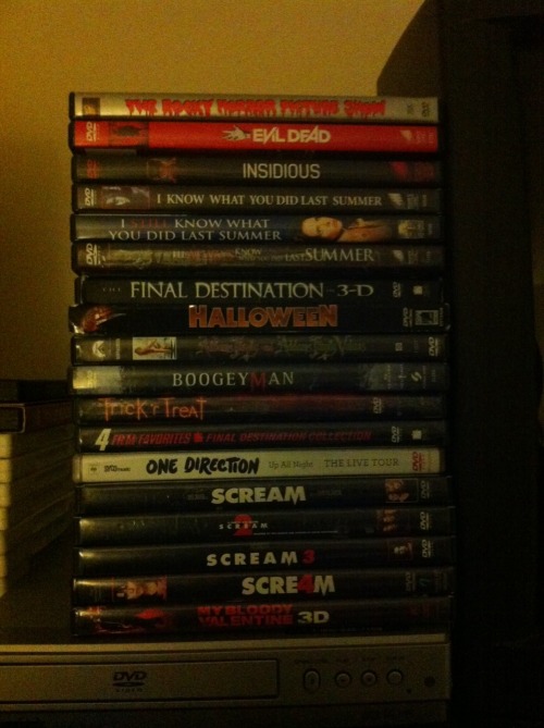 trickoftreat:wolvaries:ah yes my scary movie collection is ready bring on the spoopyfuck yes one dir