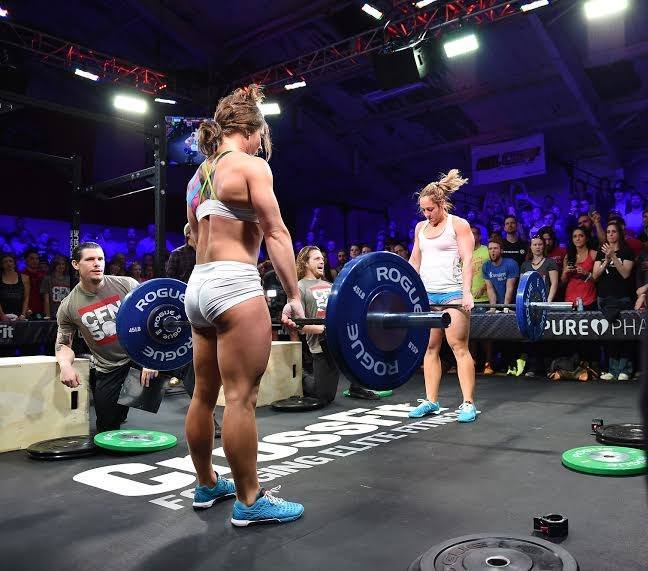 crossfitbutt: dancewithmydemons:  Stacie Tovar and Alessandra Pichelli attacking