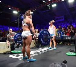 crossfitbutt: dancewithmydemons:  Stacie Tovar and Alessandra