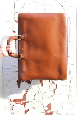 justfoundinparis:  21/09 just found in paris exquisite leather business bag 100 % genuine leather, 4 pockets inside 49€ 