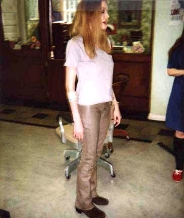 le-jolie:  Full size, unedited pics of Angelina on the set of Girl, Interrupted.