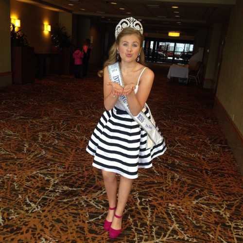 XOXO from Connecticut #ijminternationals #internationaljuniormiss (at optionals )