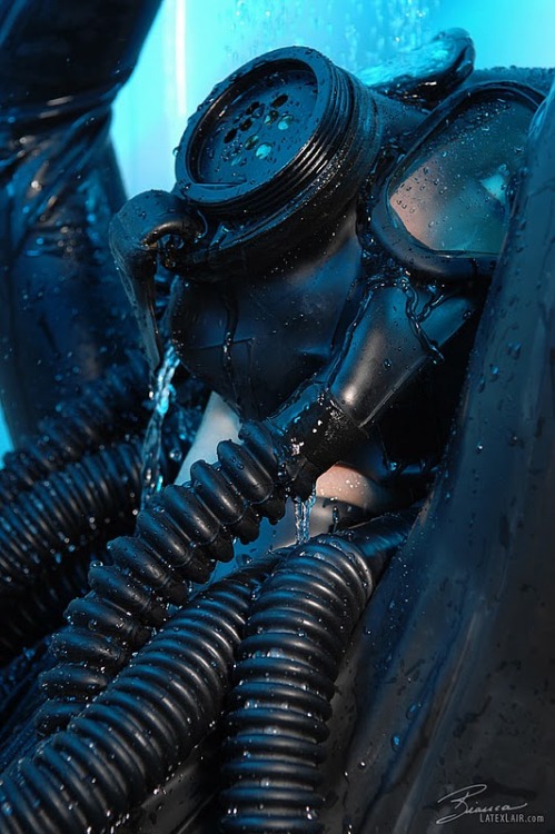 Gasmask, rubber and some water … adult photos
