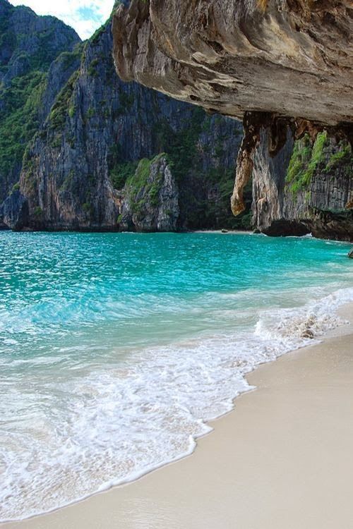 sixpenceee:This is Turquoise Sea located in Thailand. I’d love to be here right now. (Source)