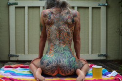 theburninglotus:  theburninglotus:  Lotsa ink, feet and hair. And ass. There’s that ass.  This one was a surprise .   Mmmm&hellip;yum, yum, yum&hellip;