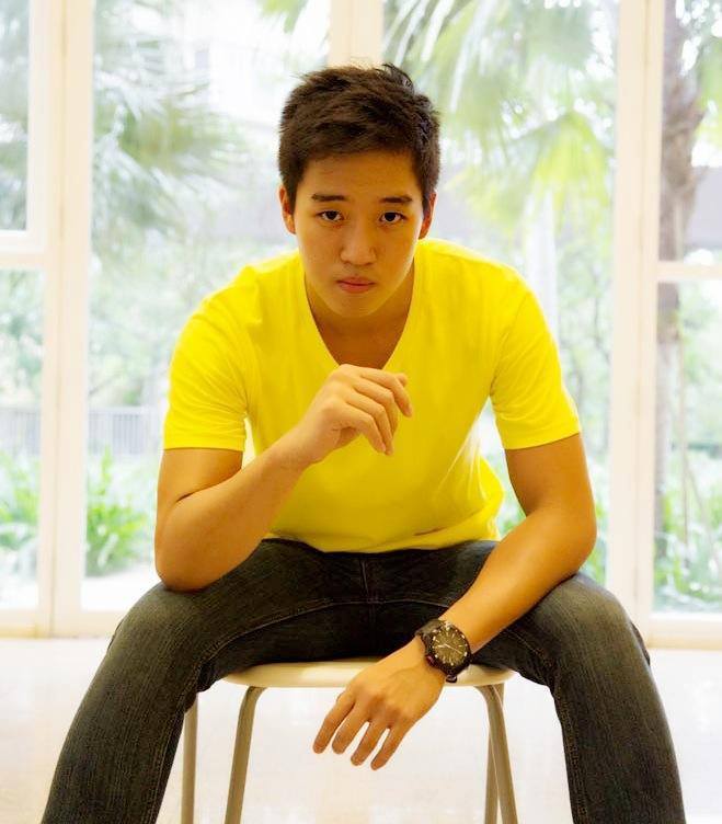 uniformsg:  hot sg boy   Who is he?