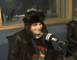 dangergaysmcr:  how can you be rude to this man  i mean really  how  if anything we need to protect him  protect gerard way at all costs     
