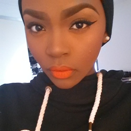titytwochainz:  brownglucose:  thevanitymirror:  Orange is the new black…  Face beat, per usual.  nah who dis?? 