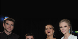 greatesthungergamesfans:  peculiarchildren:  fun fact i photoshopped this picture so every time you reblog it you reblog a lie.. josh isn’t actually that short  THE REAL ONE IS STILL JUST AS HILARIOUS 