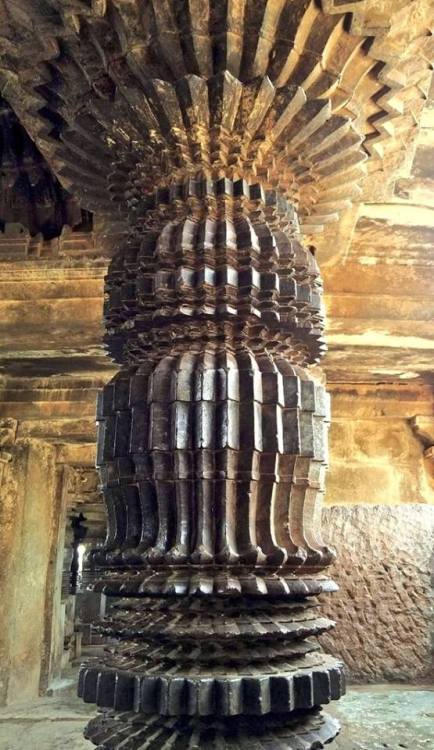 Details of a pillar from VeeraNarayana Temple in Belawadi (Karnataka)