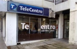 yung-saadiq:  cheta-crota:  El mensaje subliminal de las puertas de telecentro….   WACHO ESTO ES A UNA CUADRA DE MI CASA QUE ONDA