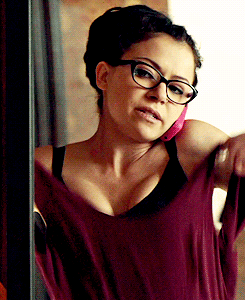 queen-haiz:  Is it my imagination, or does Cosima have bigger breasts than you? 