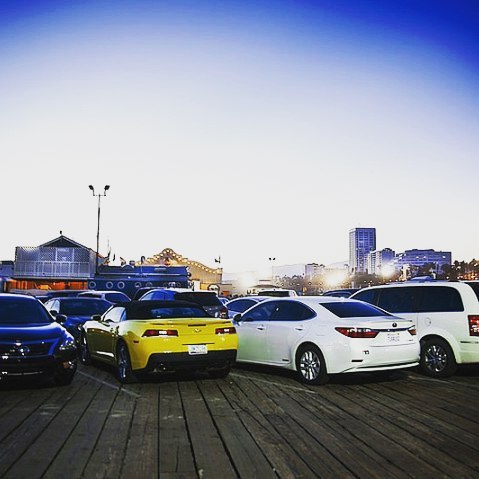 Santa Monica Beach #losangeles #santamonica #beachlife #beach #cars #santamonicapier #GLIUPHOTO #California #Photography