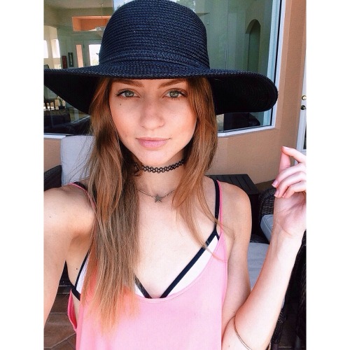 golden-grace:  Sundayyy 🌞👄👒