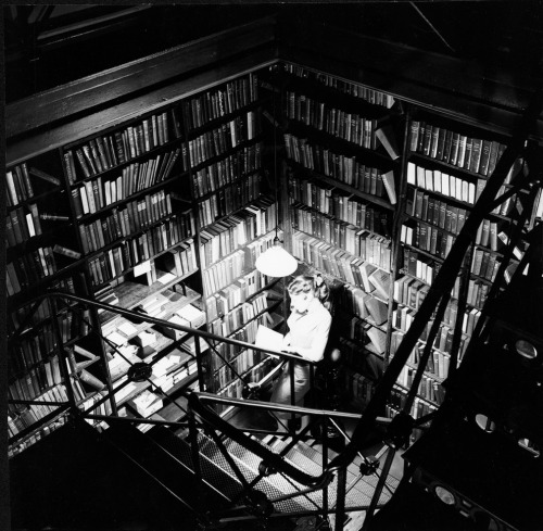 archatlas:   The Old Cincinnati Library I had never seen pictures of this building, it looks amazing, a books lover wet dream! 