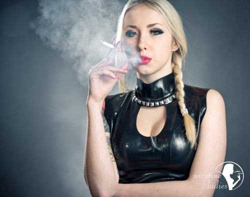 Yes, I do find a female smoking very visually pleasing.