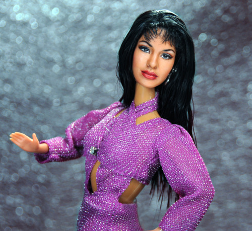 noelcruzcreations:Repainted and restyled Selena by ncruz.com goes up for auction on eBay http://www.ebay.com/usr/ncruz_doll_art Auction ends; Sunday, 8:00PM 2/8/2015 Pacific Time.