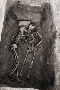 j-wolf-harding:  The “6,000 year old kiss”.Teppe