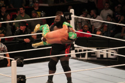 rwfan11:  ….Mark Henry digging into Sin Cara’s crack! (x)