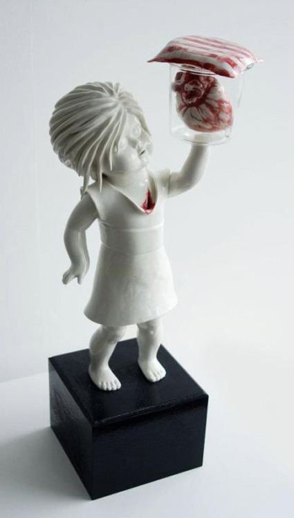 alfredogomezart:  lesimagesduvide:  Porcelain figures by Maria Rubinke Source : sweet station  brutal 
