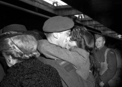 pasttensevancouver:  Kiss, 1944 A woman kissing a soldier who just returned from a tour of duty overseas. Source: Photo by Jack Lindsay (cropped), City of Vancouver Archives #1184-623