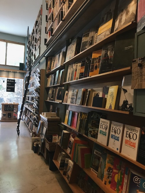 theatticoneighth: Bookshops in Beyoğlu, Istanbul – featuring Robinson Crusoe 389 Having j