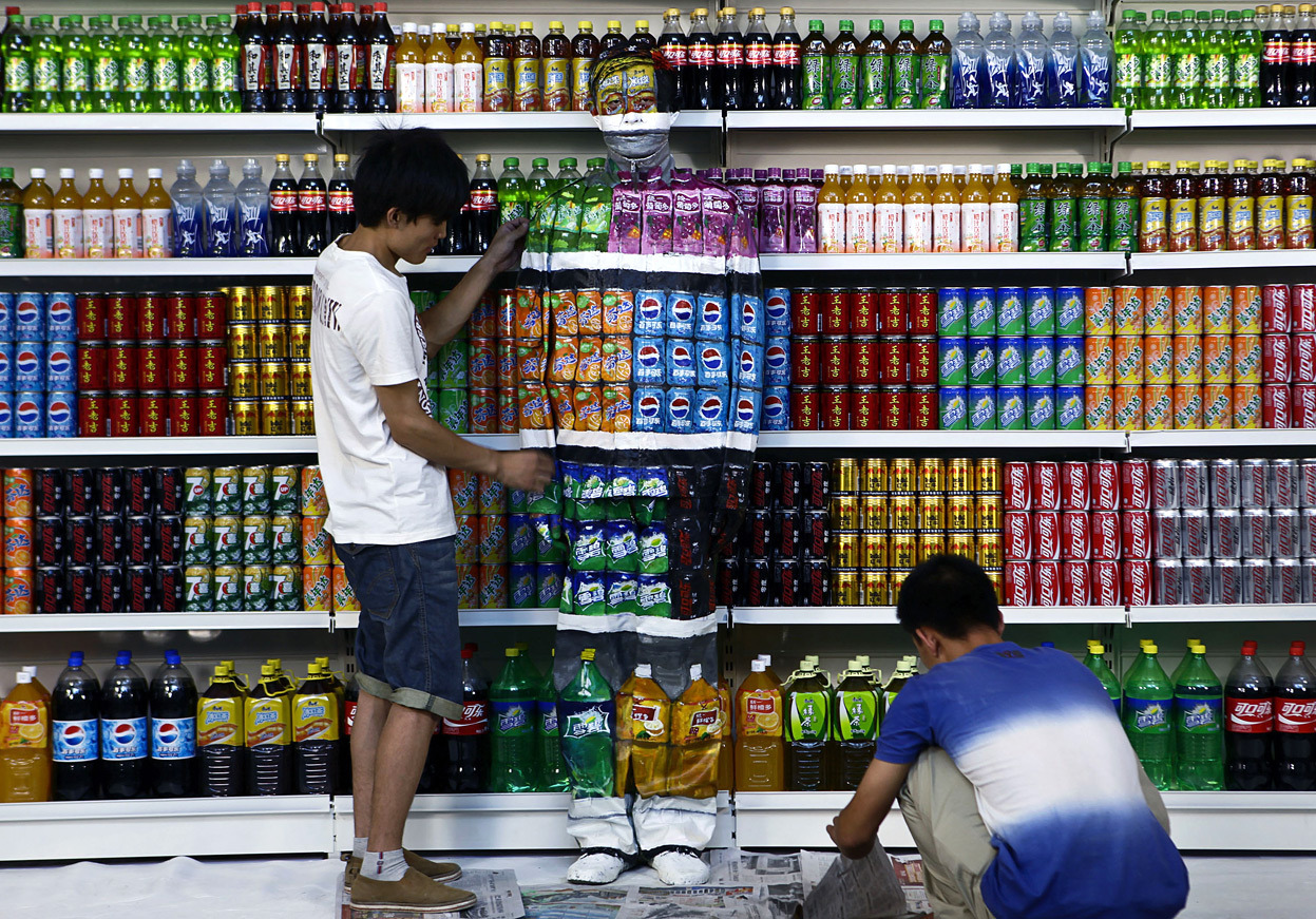 beautiful-blisss:  nemotes:  Liu Bolin - The Invisible Artist’s newer (and some