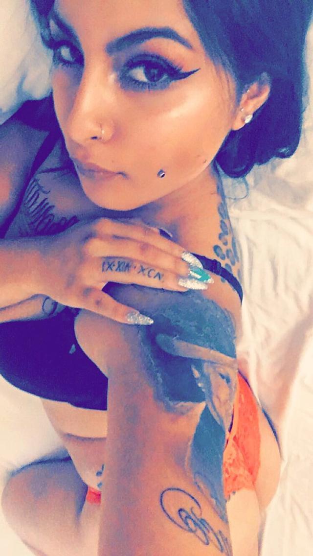 latinashunter:  Tatted Chola Perfection!  Too damn fine 💯 🌹🌹 🌹🌹 🌹🌹