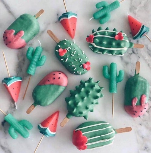 mymodernmet:Baker Creates Cake Pops That Are Tiny Edible Sculptures on a Stick