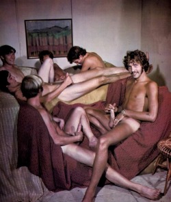 kinksterk: jackoffjunkie: Good Ole Fashioned Jerk Session Vintage jackoff buds 