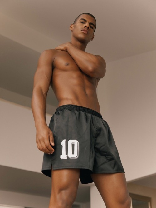 taur: Vitor Melo for Attitude Magazine by Elias Tahan