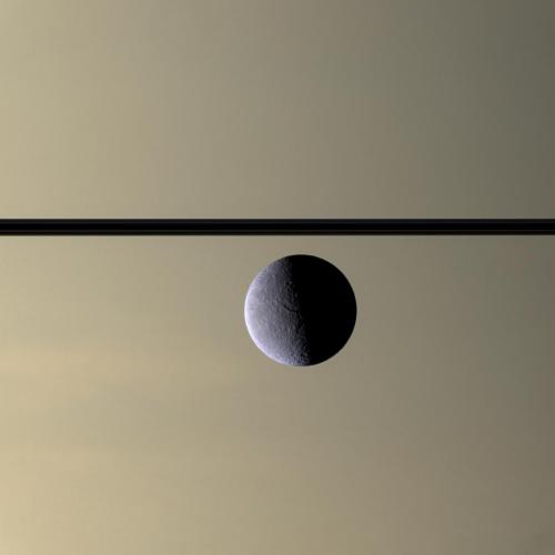 spaceexplorationphotography:

Rhea in front of Saturn
Source: https://imgur.com/7Ocx8Mm 