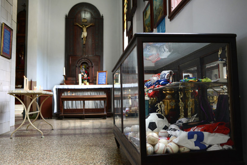 &ldquo;La Virgen de la Caridad est la sainte patronne de Cuba, associée à Ochun dans la santeria. La