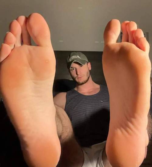 Whitemalefeet:put Those Big Feet On My Face ;) Great Feet