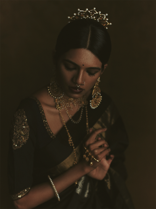 sabyaasachi:THE PALACE OF GOLD by Amrapali JewelsPhotography: Omkar ChitnisModels: Namrata Tripathi,