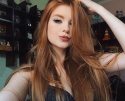 praetioranguard:Long red hair, my absolute